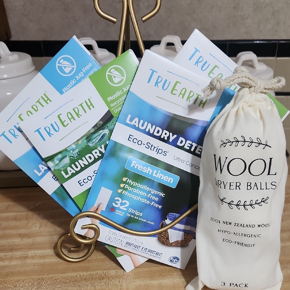 4 PAKS TRUEARTH laundry Detergent & 3 Dryer Balls